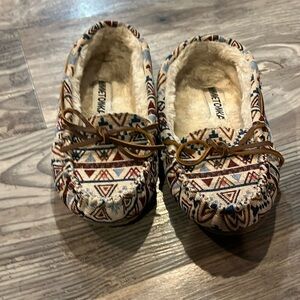 Women’s Minnetonka shoes/slippers